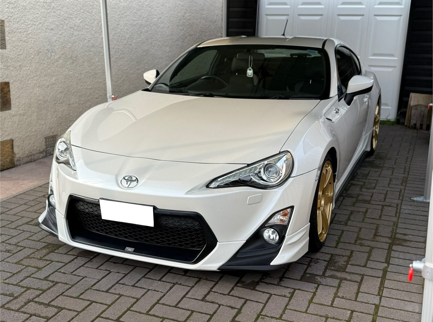 White Toyota GT in Edinburgh