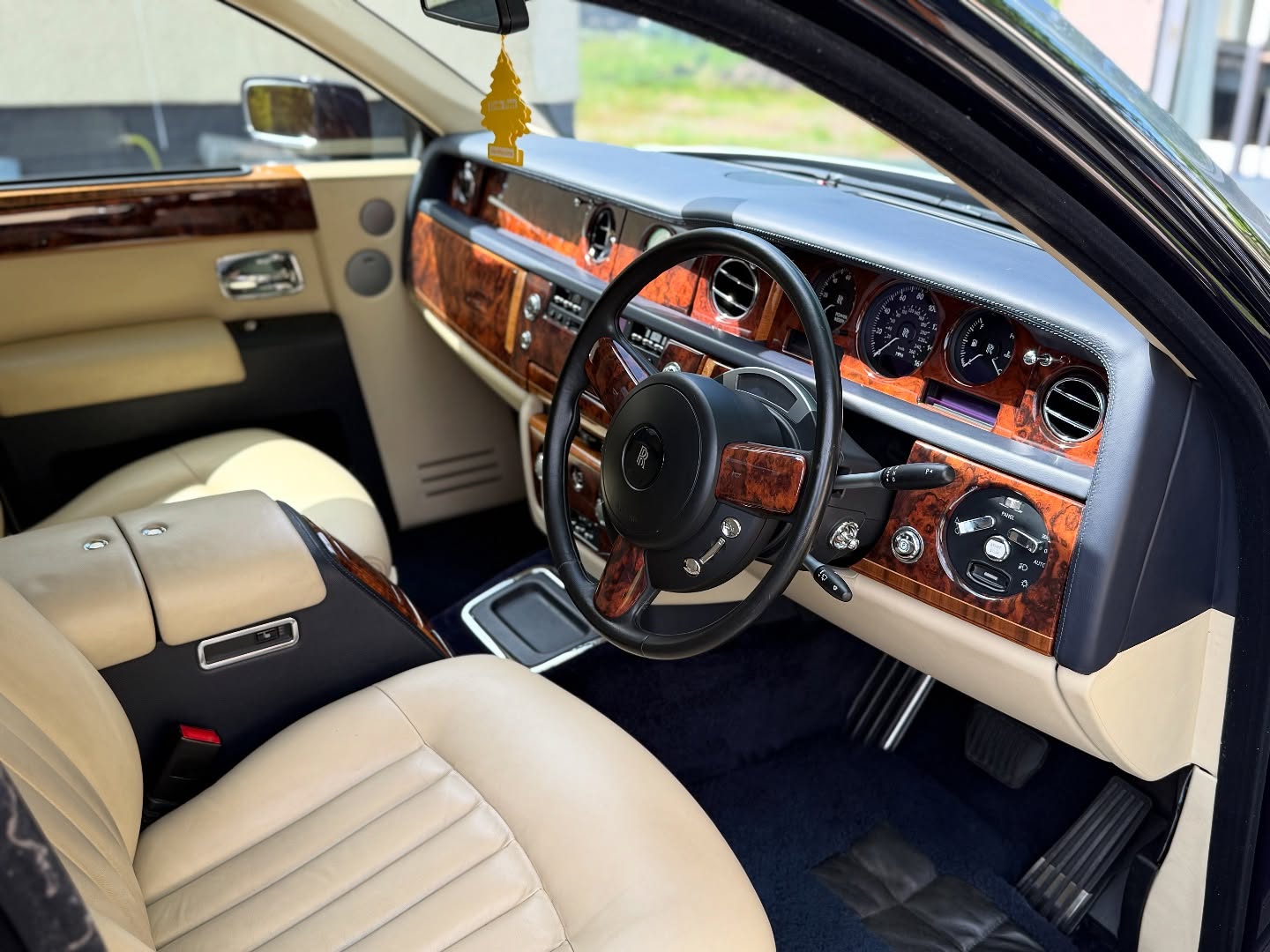 Cream Rolls Royce interior in Edinburgh